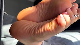 Hot amateur european foot and pantyhose fetish