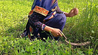 I Rubbed Grass in the Pussy of the Stepsister-in-law Who Was Cutting Grass