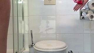 Twogirlonechallenge, Bucket Piss!
