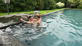 First Pool Fuck on Vacation!!