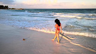 Big boob brunette masturbates on webcam