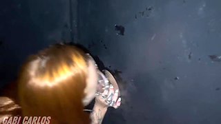 meu marido levou eu e minha amiga no gloryhole para chu