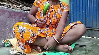 My Bengali Aunty's Outdoor Vegetable Sex - Big Ass Desi Housewife