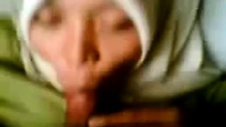 Arab Asian Babe Gives Head