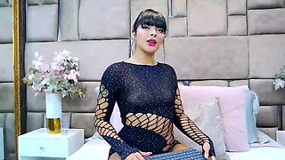 Amateur Webcam Teen Flashes Masturbates