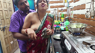 Sexy tamil aunty hot romance and fucking in kitchen ! Desi tamil aunty Sex video