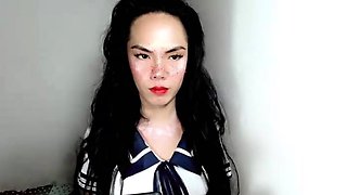 Nerdy amateur british teen babe masturbates