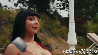 MARISKAX Valentina Ricci ass fucked by the pool guy