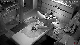 MILF Uses Fucking Machine and Squirts on Cam