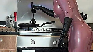 Mistressae’s Experimental Kitchen Episode 1: Anal Omelette Aux Oeufs