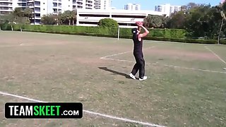 Pretty blondie stunner gets her snatch stretched