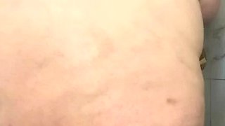 Amateur fat slut getting her wet pussy