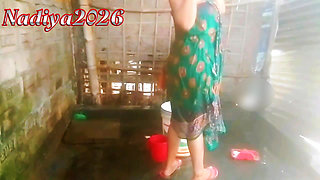 How does Ami take a shower in the bathroom.