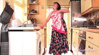 Full-bosomed 44yo mommy Janey hot solo