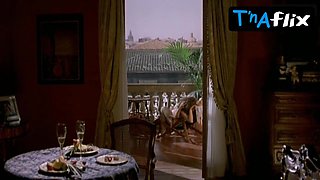 Valeria Golino Caboose, Hooters Episode in Il Foot Nero