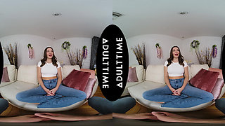 UP CLOSE VR - Sexy Ella Reese Takes You On A Delicious, Steamy And Naughty Adventure In POV